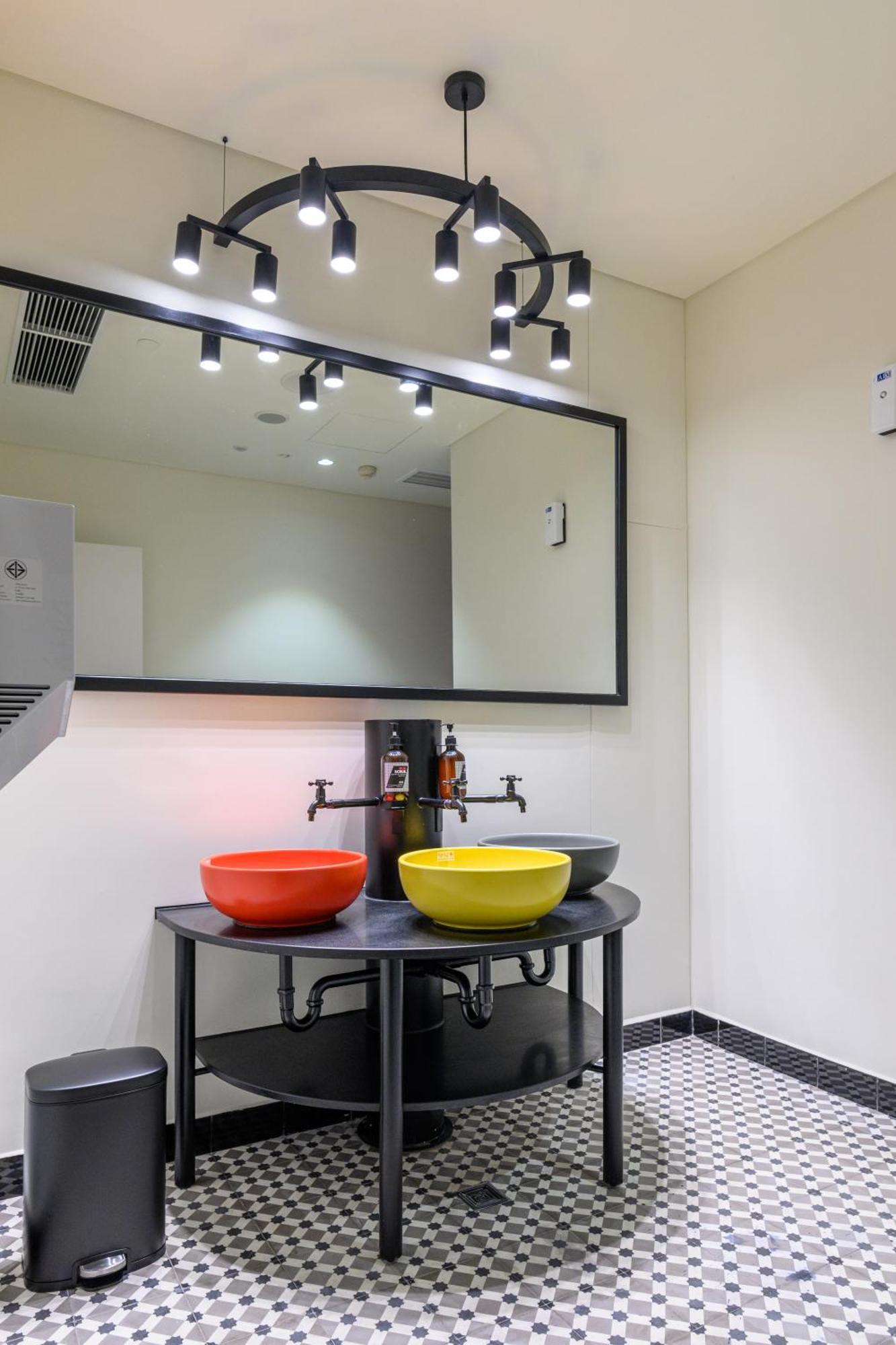 Wink Hotel Can Tho Ninh Kieu Wharf - 24Hrs Stay & Rooftop Pool Bar Exteriör bild